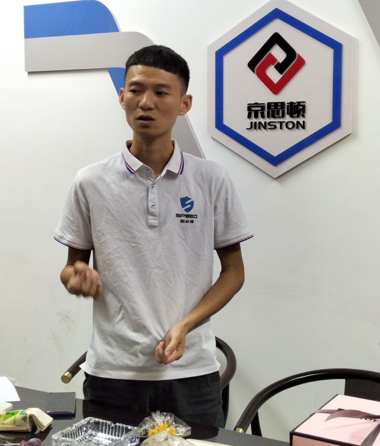 91视频成人免费版科技召开9月份总结会暨生日会